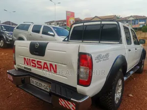 Nissan Hardbody 2013 White