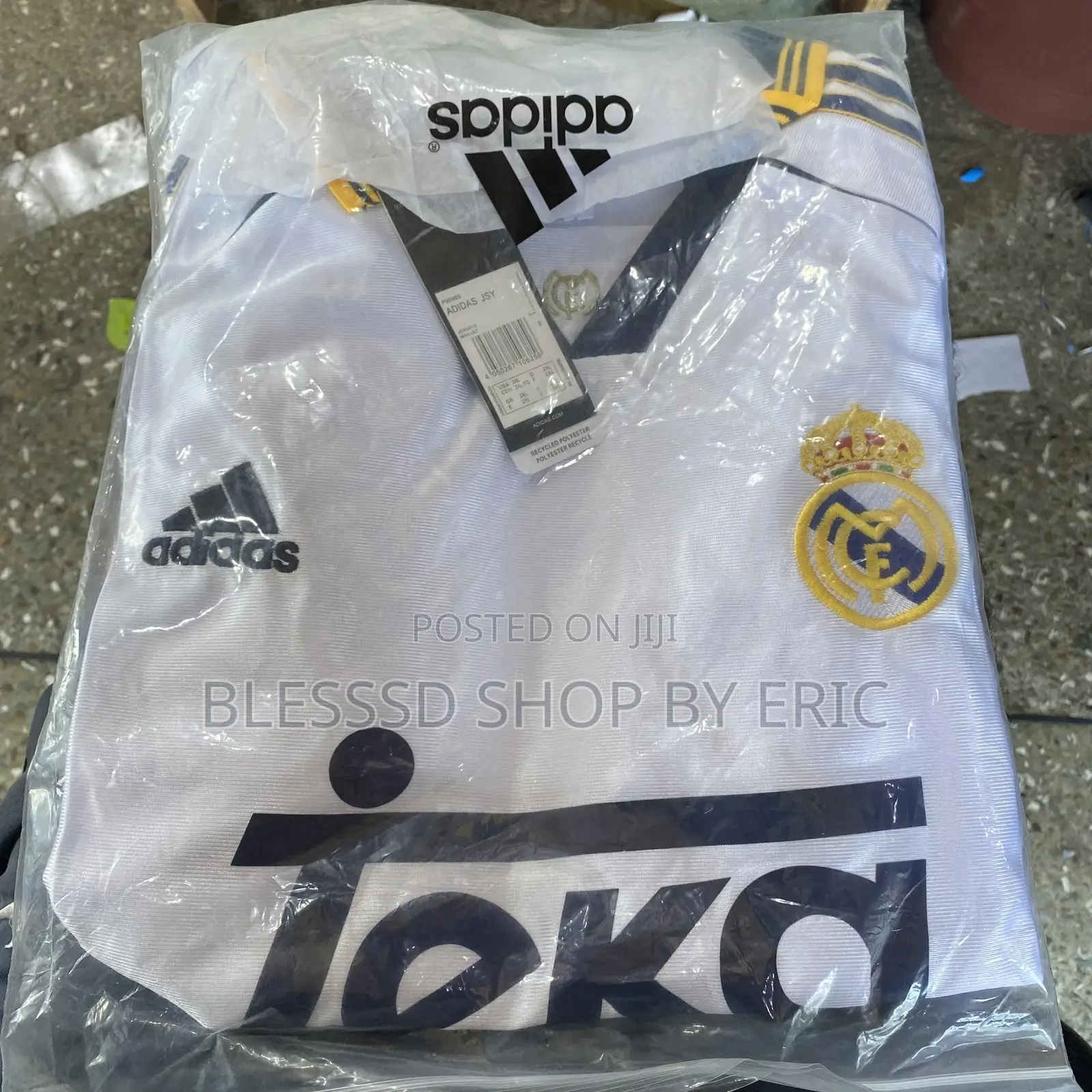 Real Madrid 1998 Retro Jersey. Very Rare for Fashion