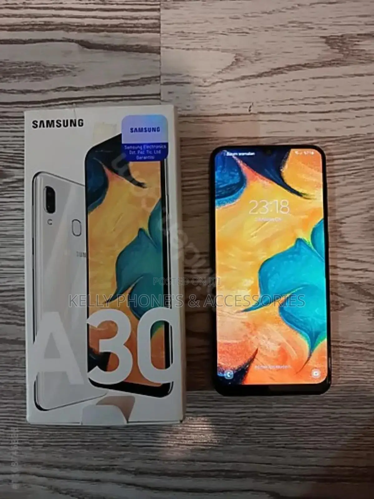 New Samsung Galaxy A30 64 GB Black