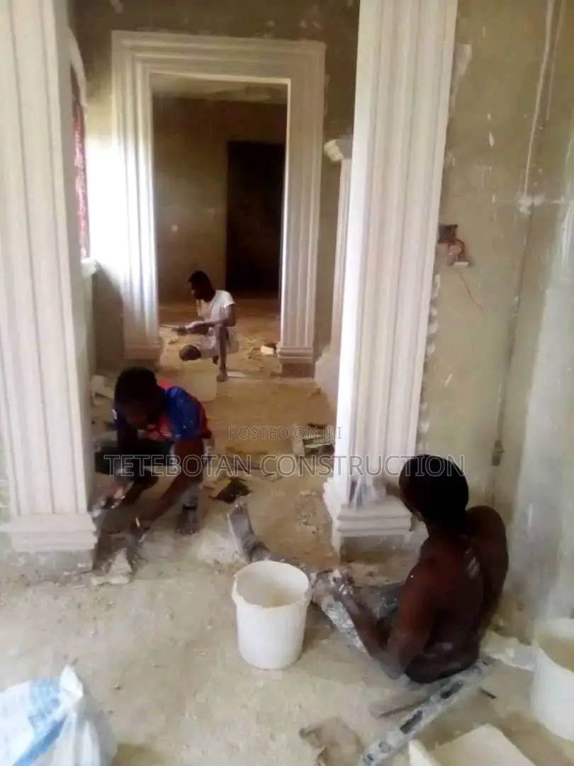 Pillar Design Decor Molding by Hand Using Mortar