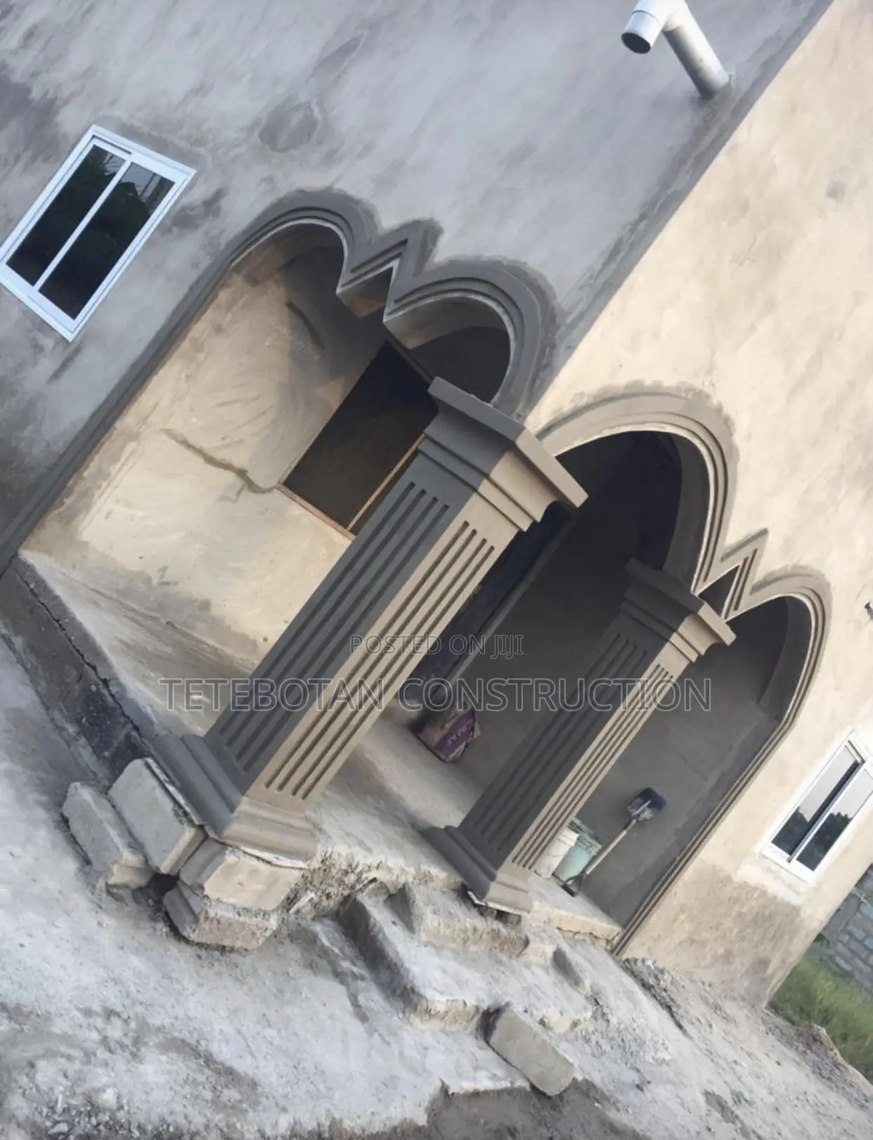 Pillar Design Decor Molding by Hand Using Mortar