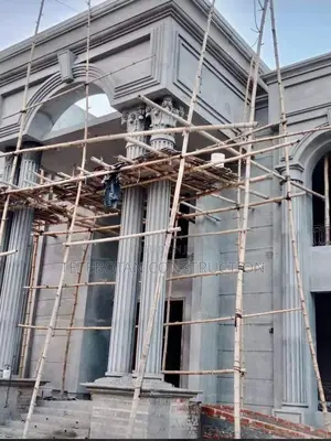 Pillar Design Decor Molding by Hand Using Mortar