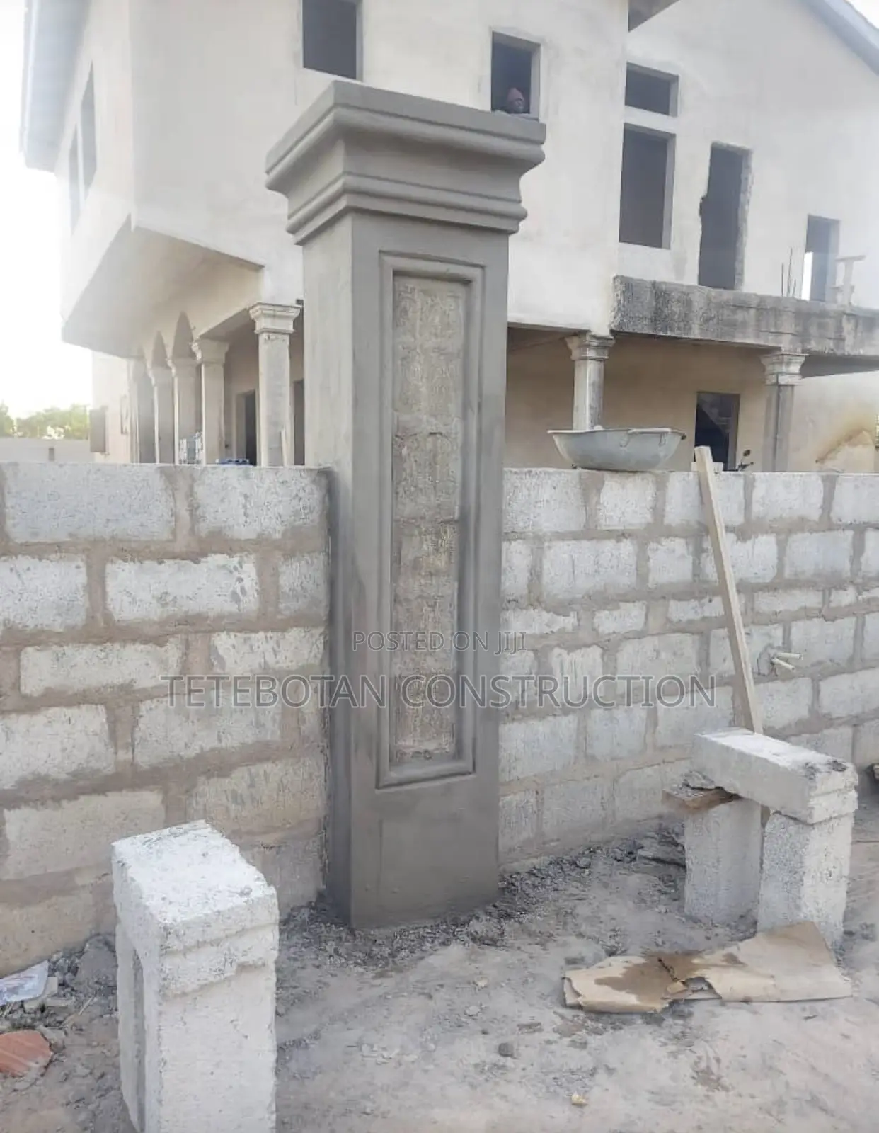 Pillar Design Decor Molding by Hand Using Mortar