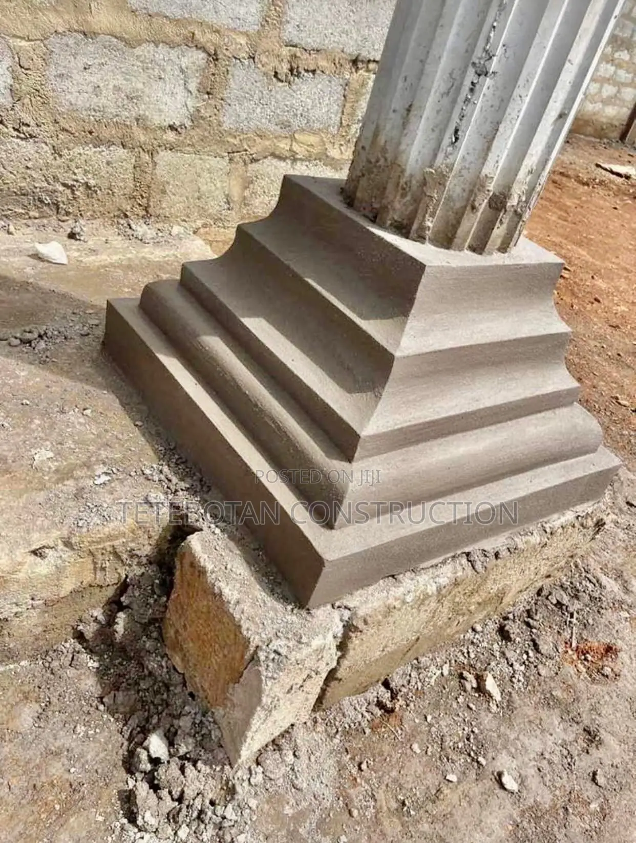 Pillar Design Decor Molding by Hand Using Mortar