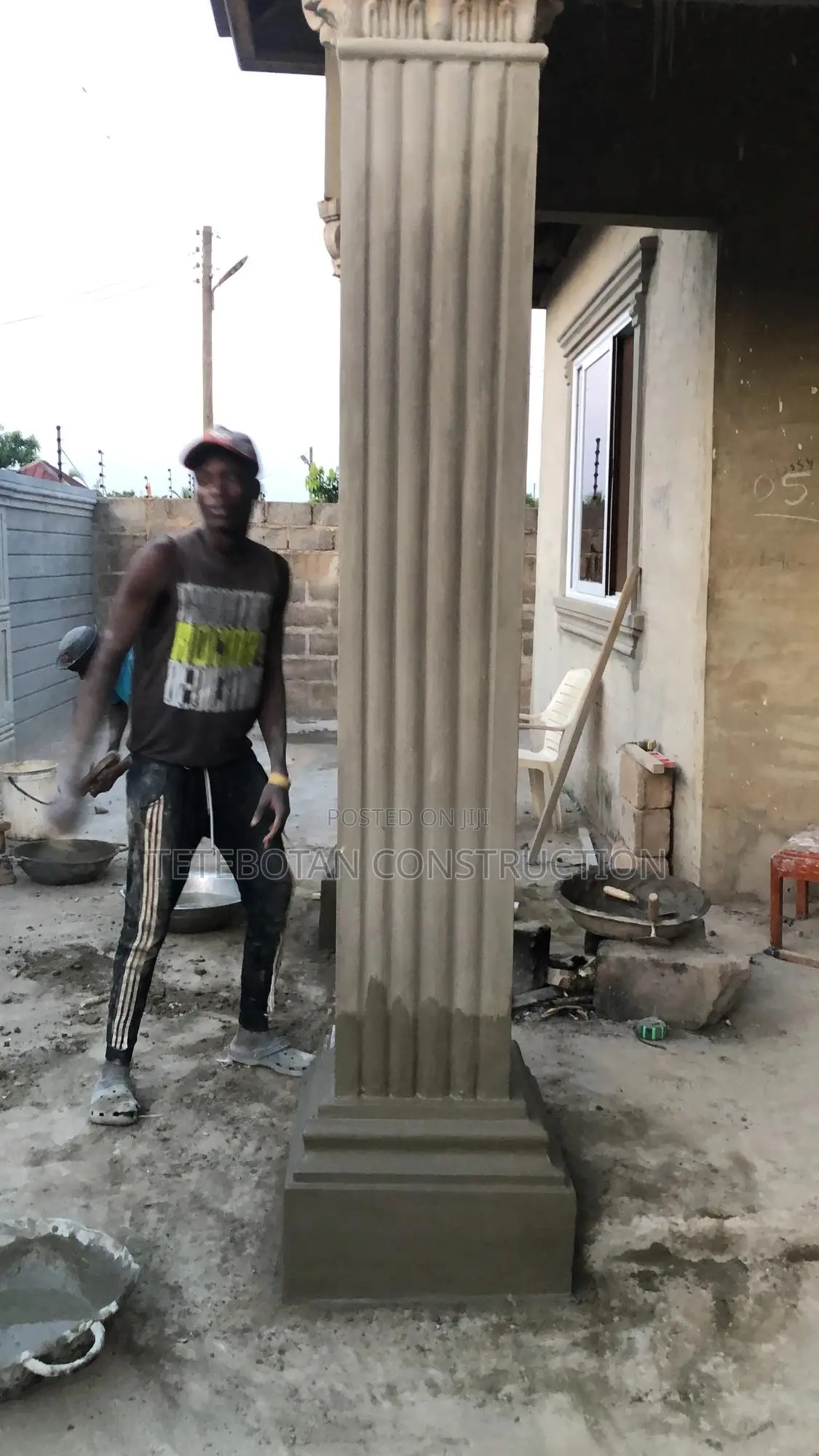 Pillar Design Decor Molding by Hand Using Mortar
