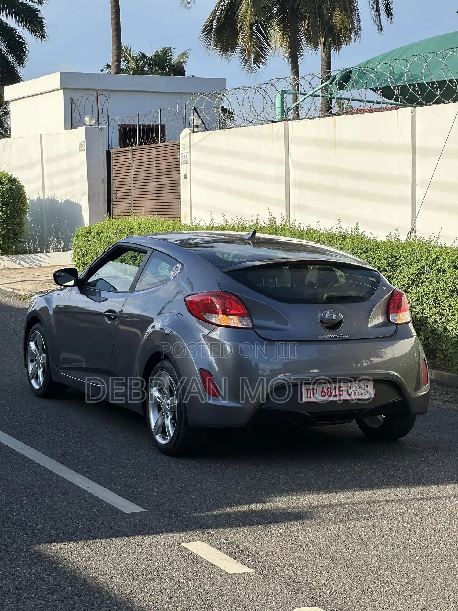 Hyundai Veloster 3dr Hatchback w/Black Interior (1.6L 4cyl 6AM) 2015