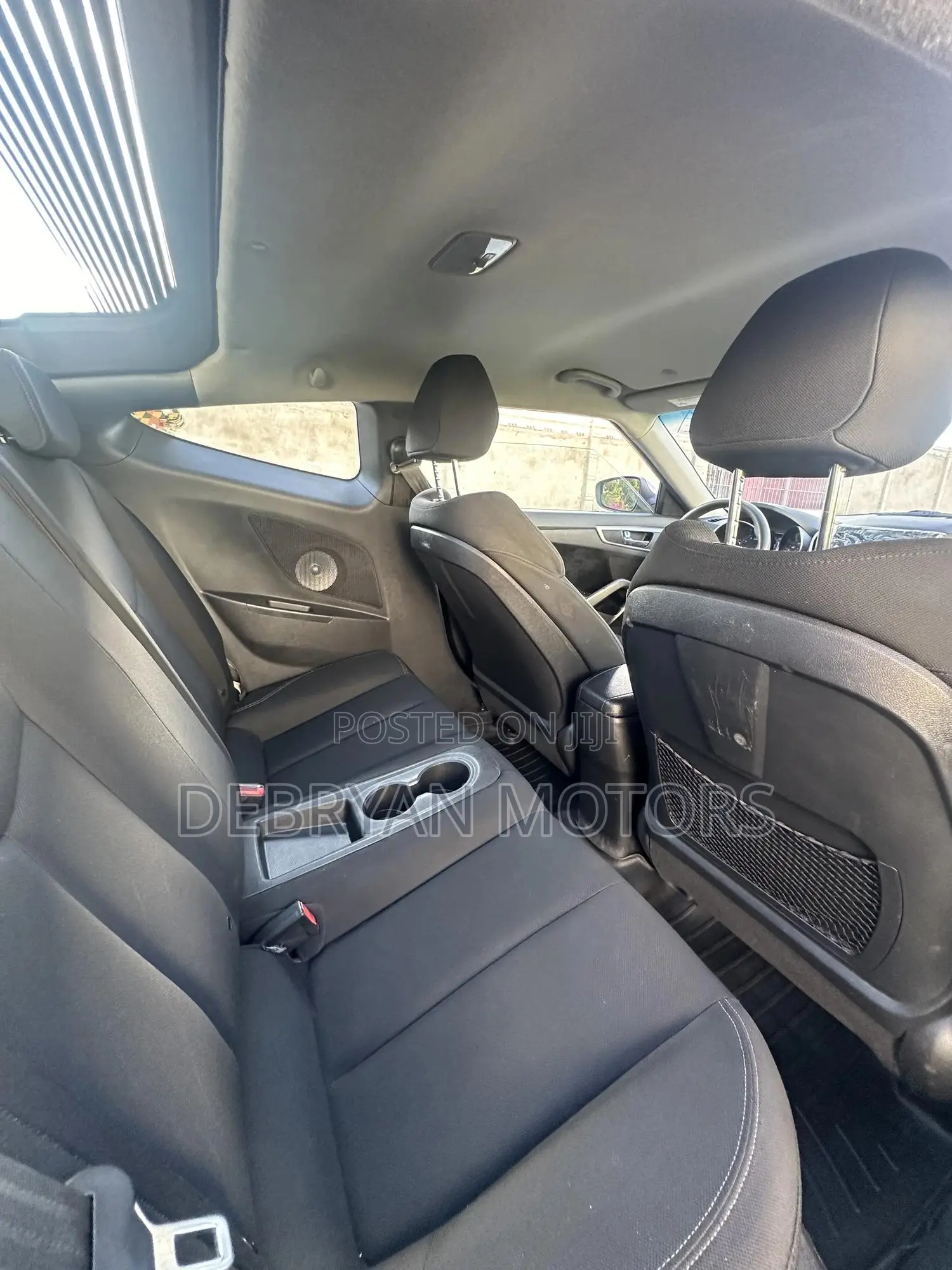 Hyundai Veloster 3dr Hatchback w/Black Interior (1.6L 4cyl 6AM) 2015