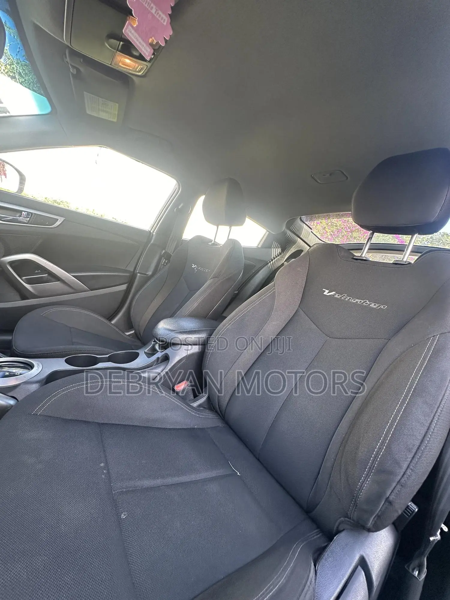 Hyundai Veloster 3dr Hatchback w/Black Interior (1.6L 4cyl 6AM) 2015