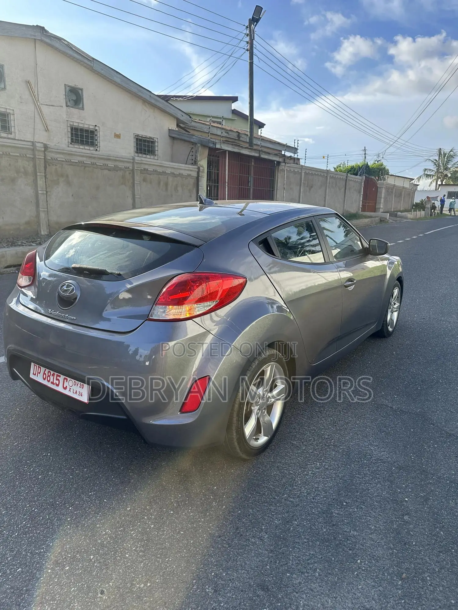 Hyundai Veloster 3dr Hatchback w/Black Interior (1.6L 4cyl 6AM) 2015