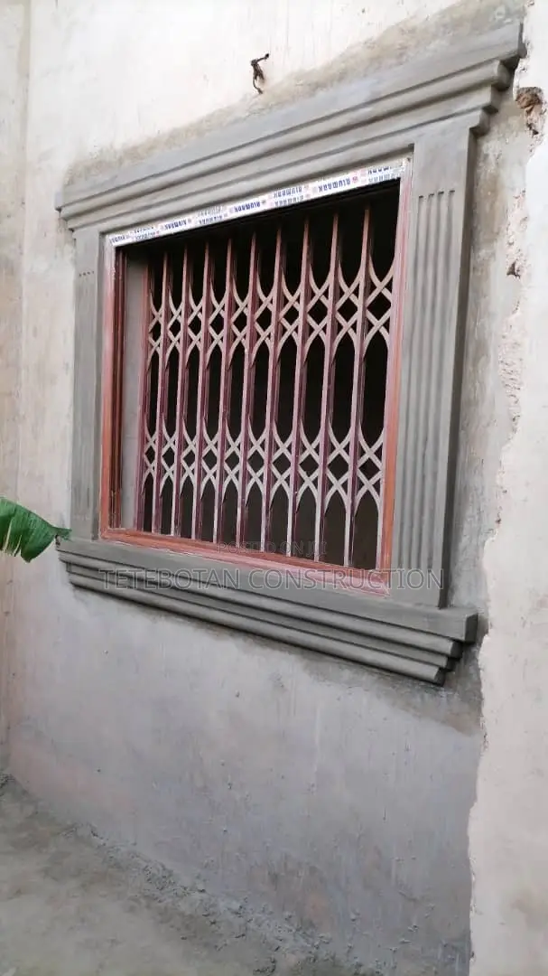 Window Design Decor Molding by Hand Using Mortar