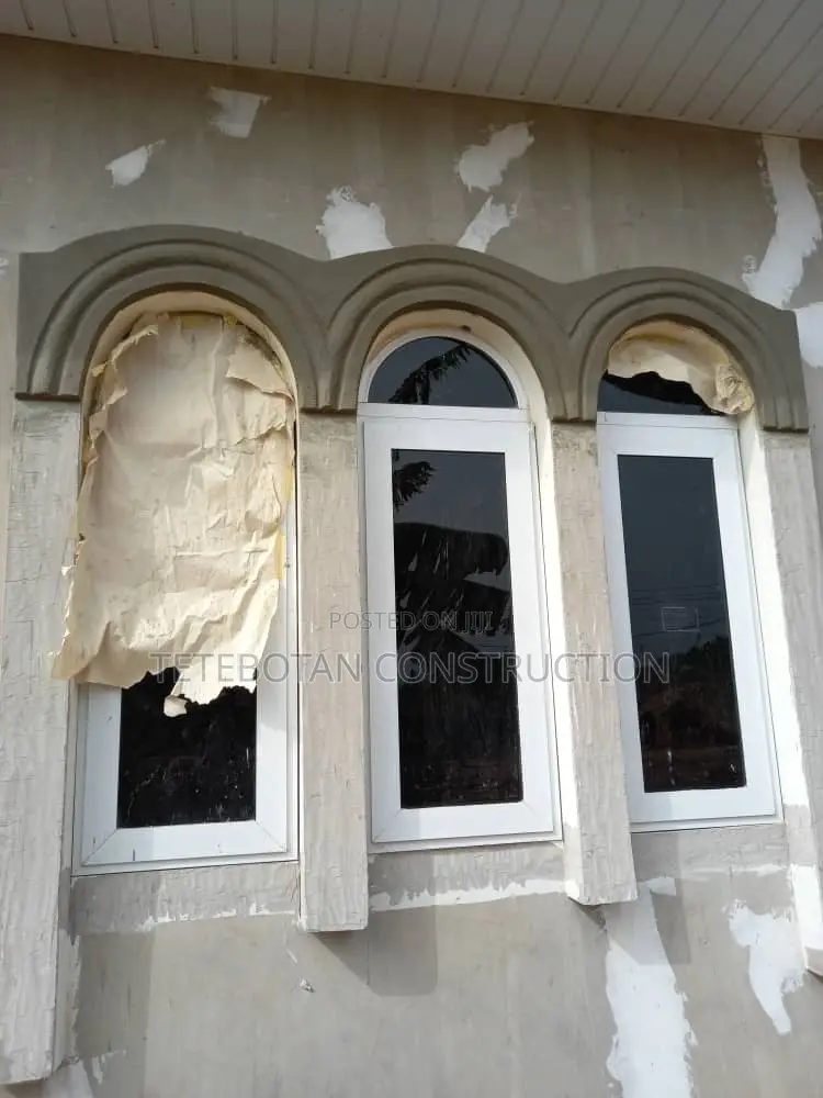 Window Design Decor Molding by Hand Using Mortar