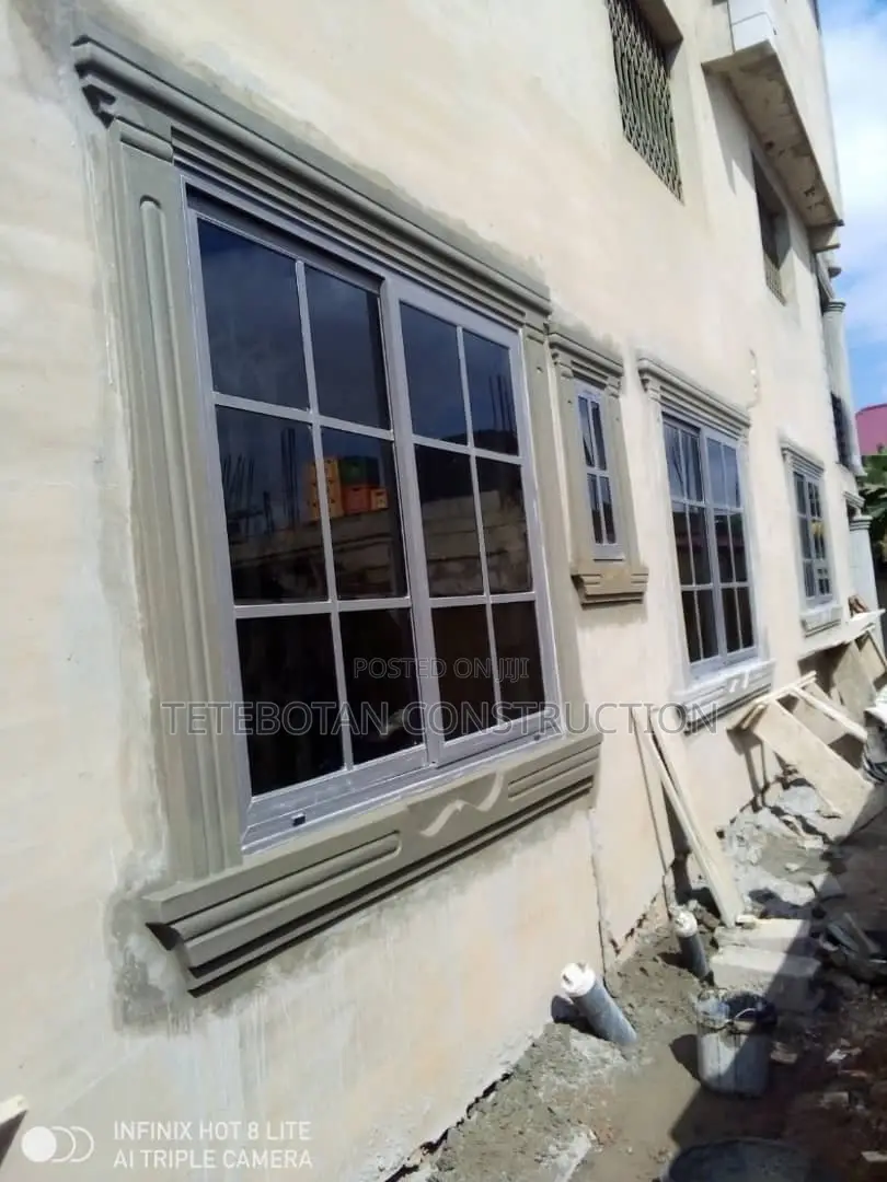 Window Design Decor Molding by Hand Using Mortar