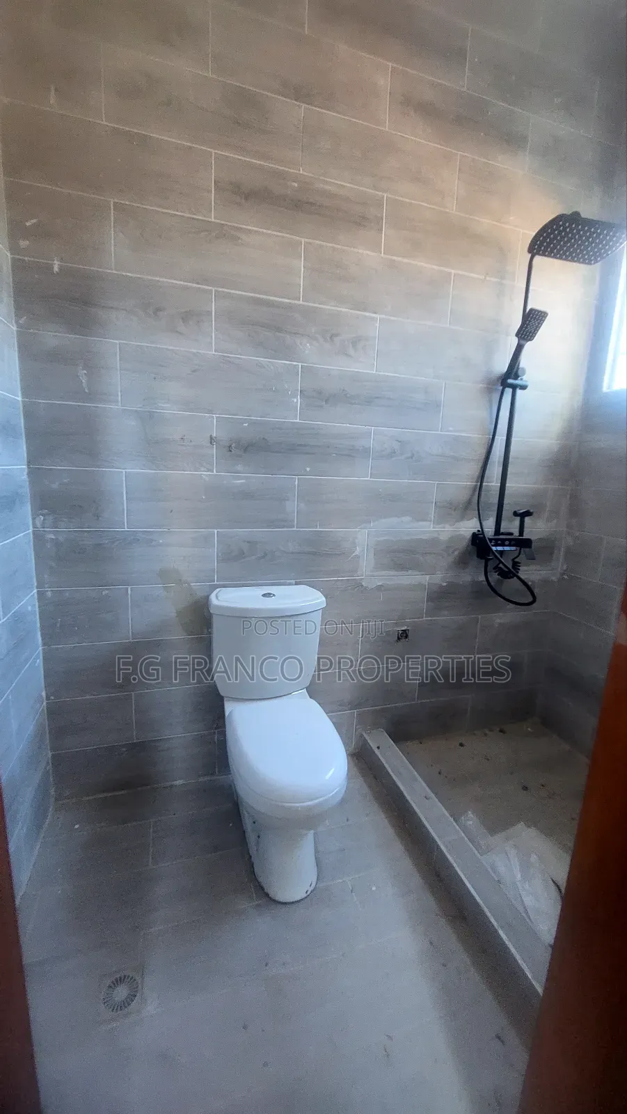 4bdrm House in Kg. Franco, Spintex for sale
