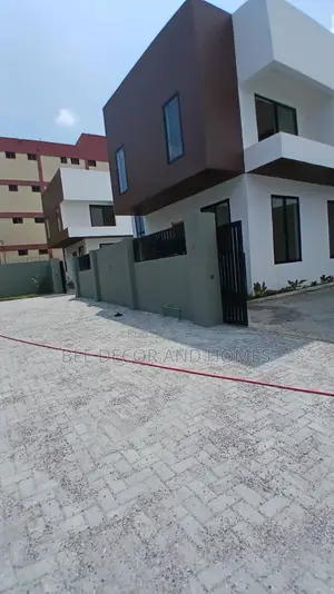 3bdrm Townhouse/Terrace in Bee Decor & Homes, West Legon for sale