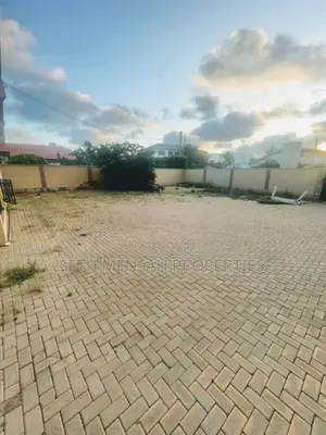 4bdrm House in Skm Properties, North Legon for rent