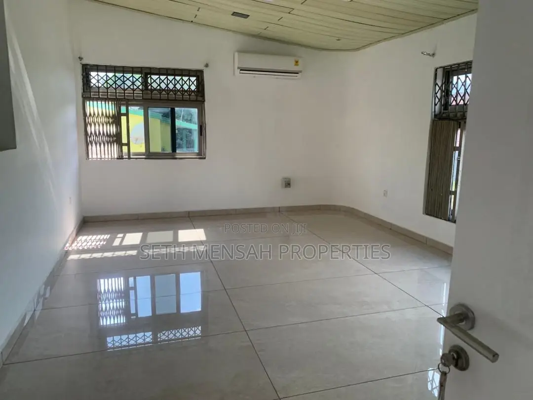 8bdrm House in Skm, Achimota for rent