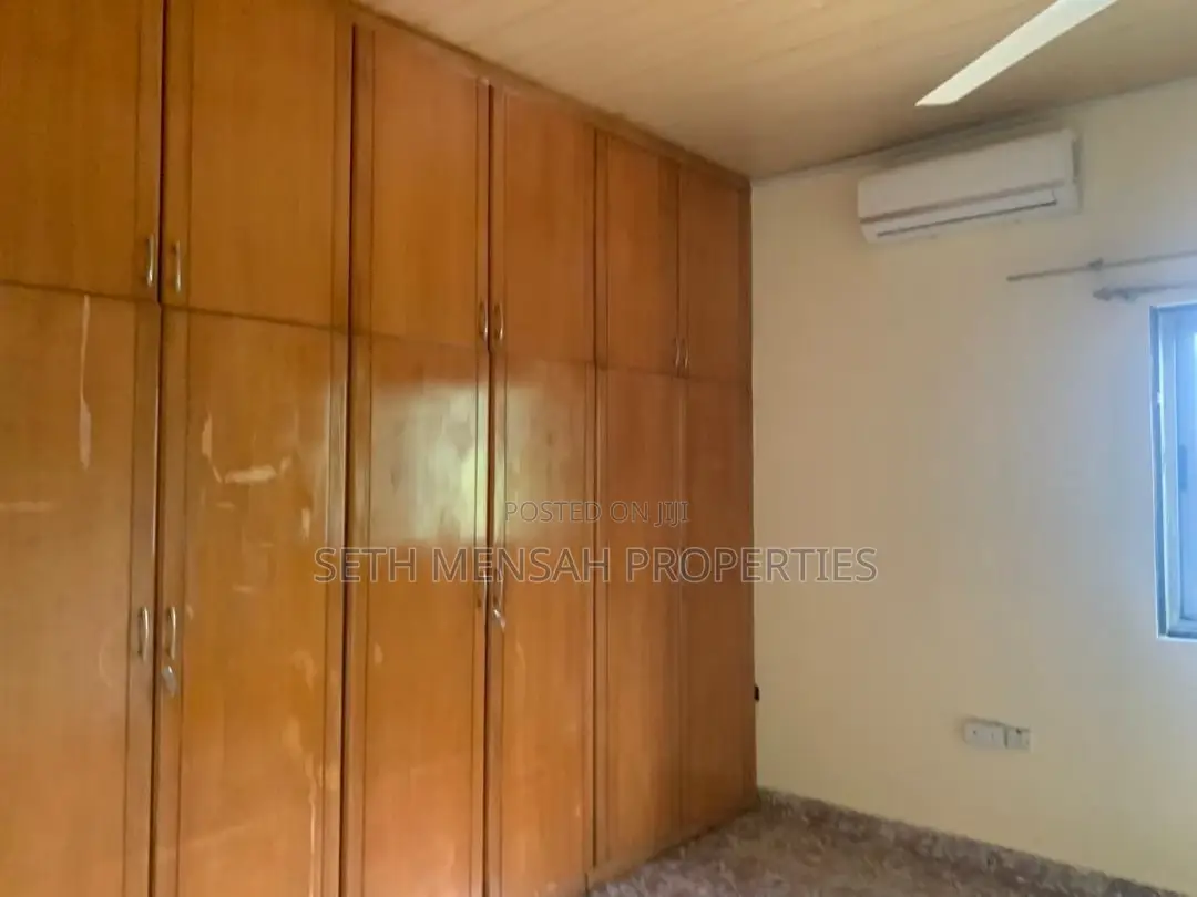 8bdrm House in Skm, Achimota for rent