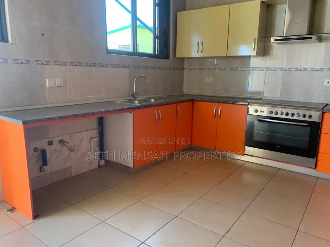 8bdrm House in Skm, Achimota for rent