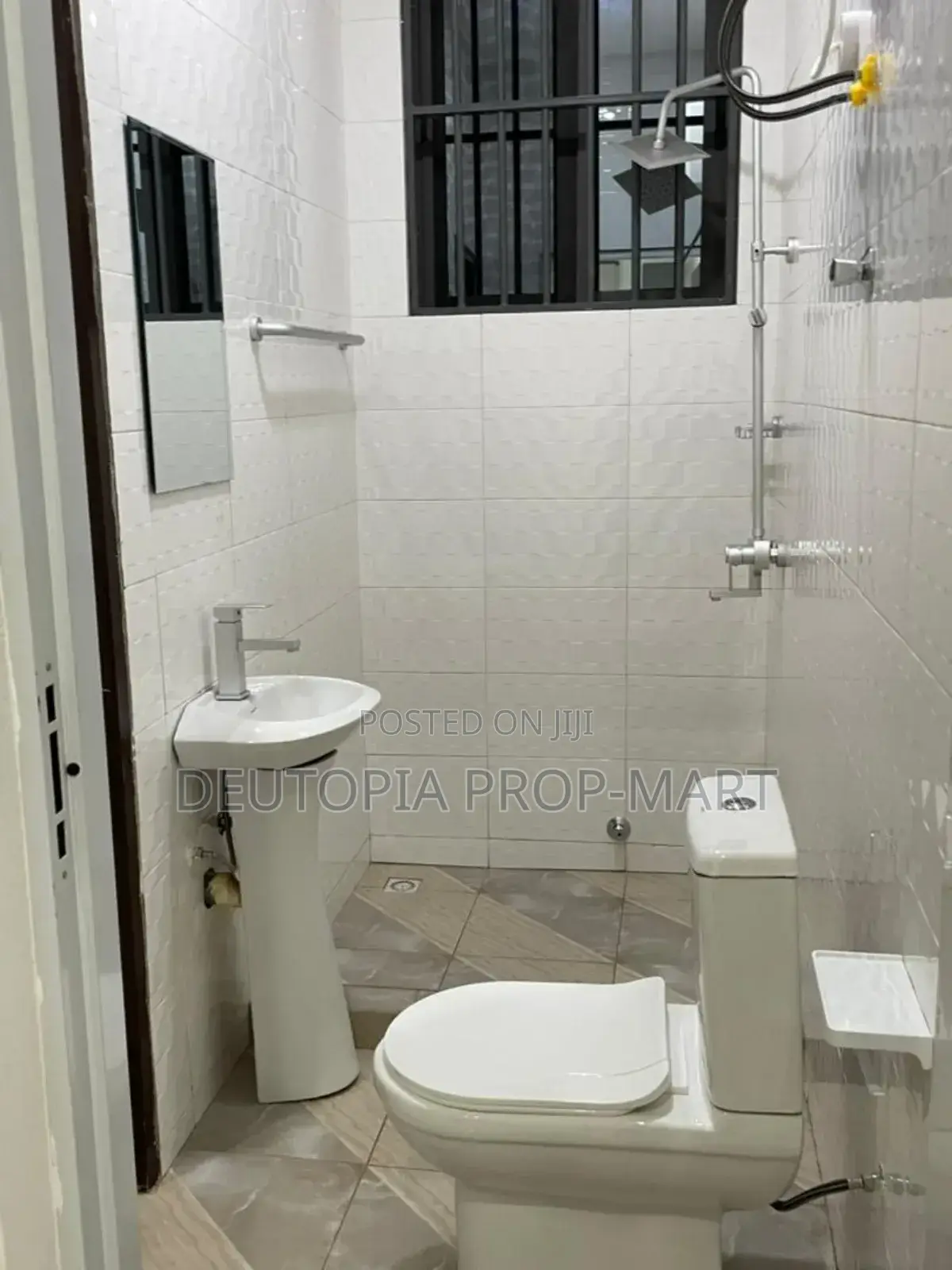 2bdrm Apartment in The Utopia, Tema Metropolitan for rent
