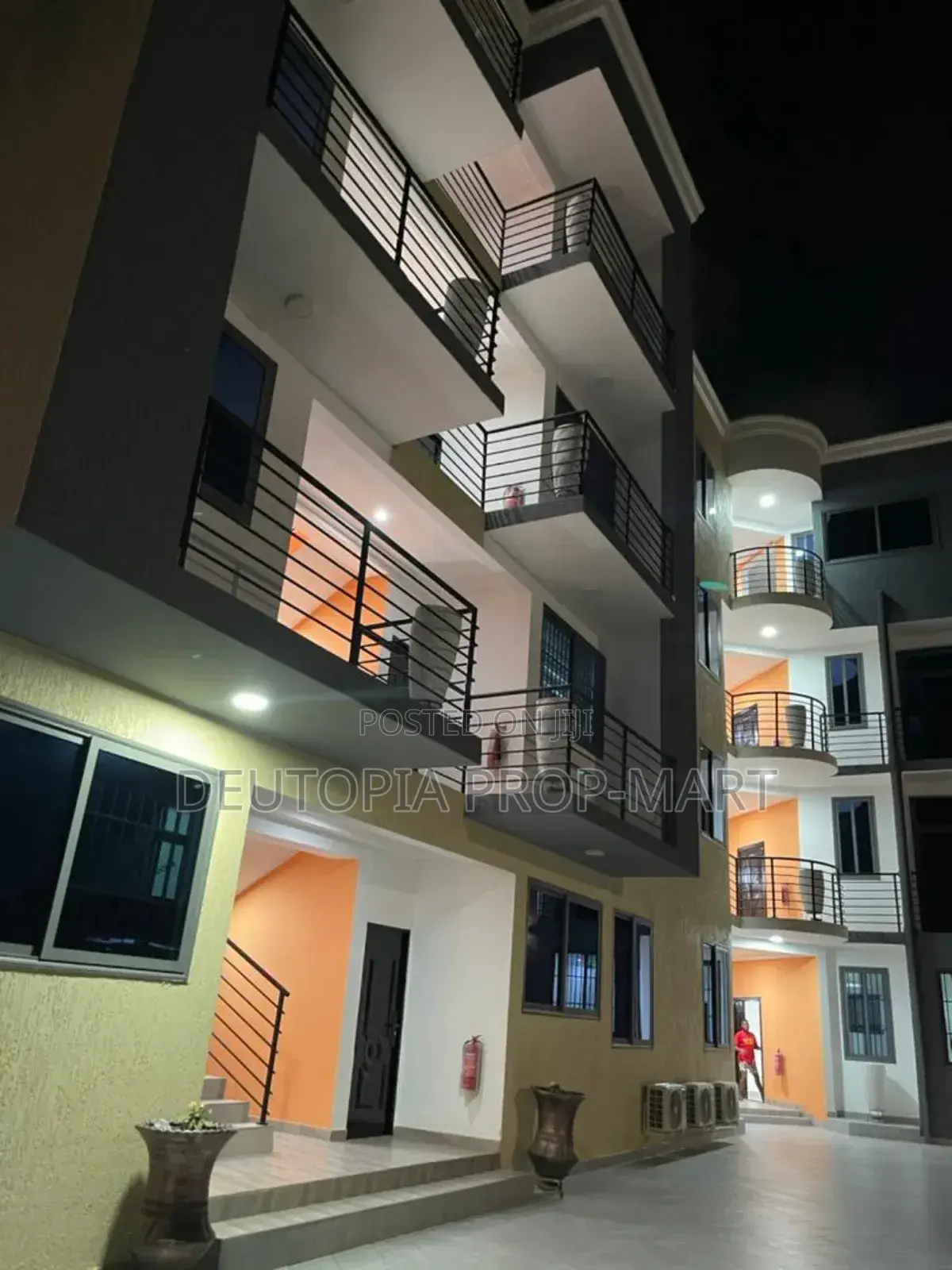 2bdrm Apartment in The Utopia, Tema Metropolitan for rent