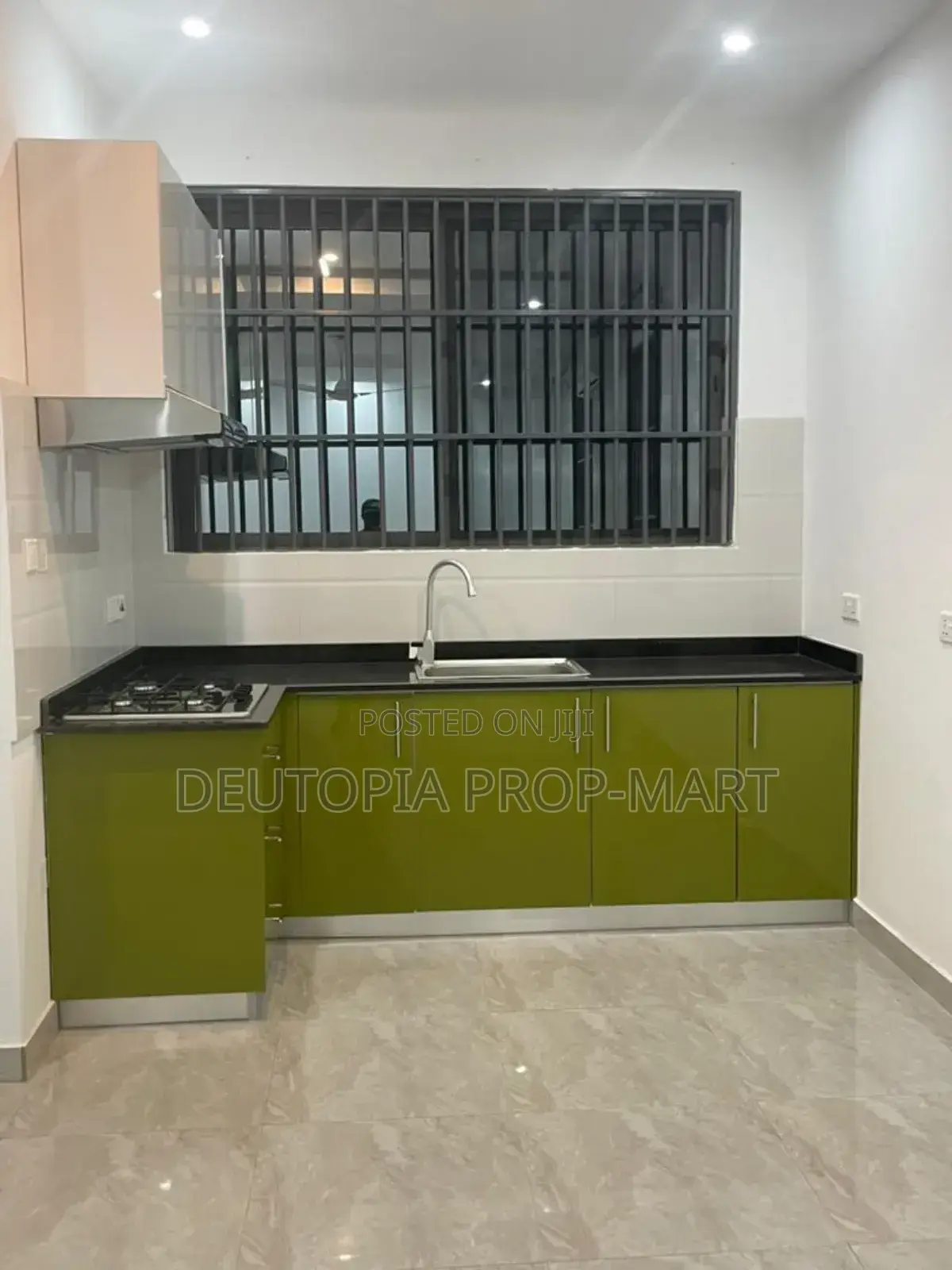 2bdrm Apartment in The Utopia, Tema Metropolitan for rent