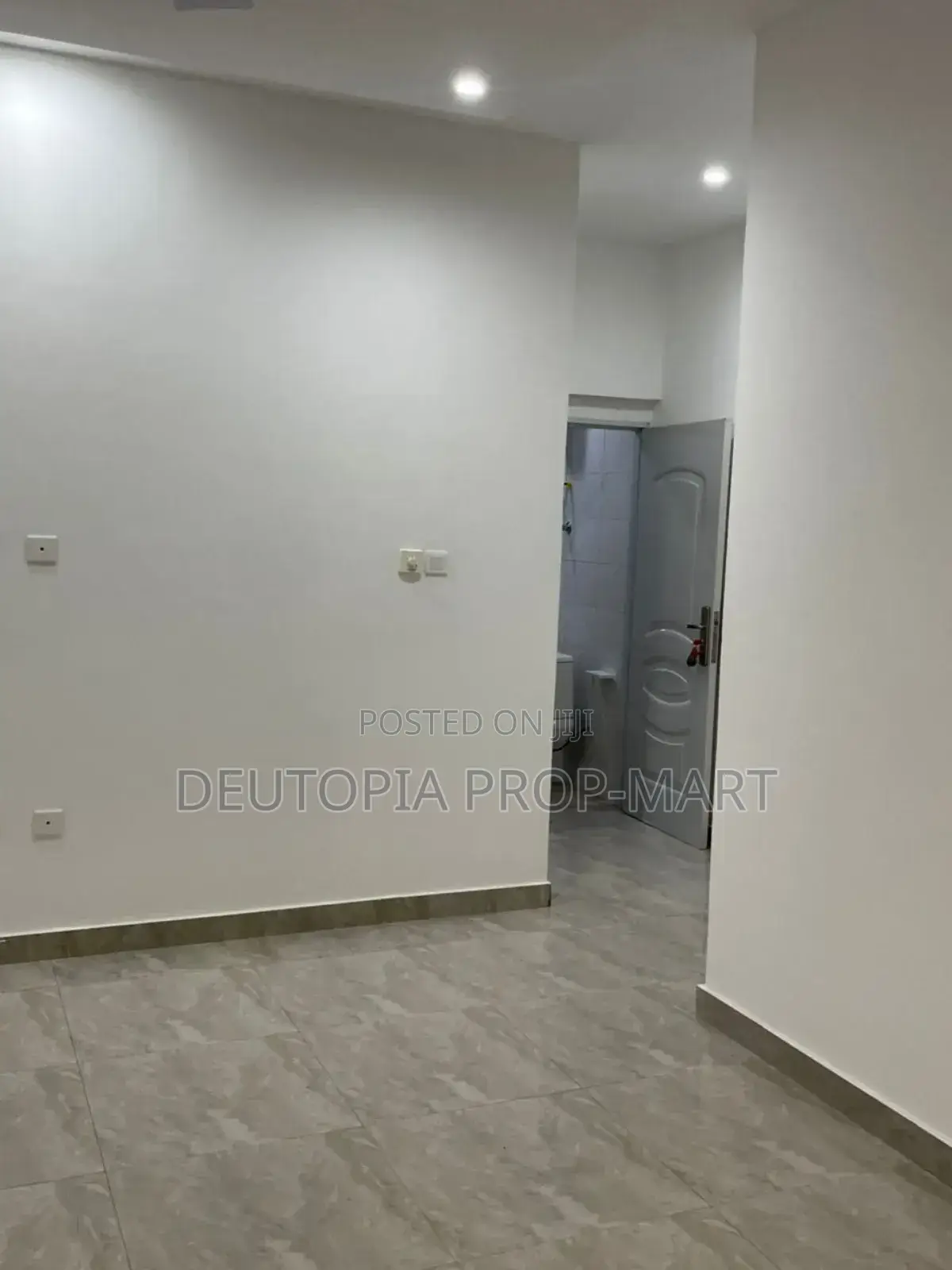 2bdrm Apartment in The Utopia, Tema Metropolitan for rent