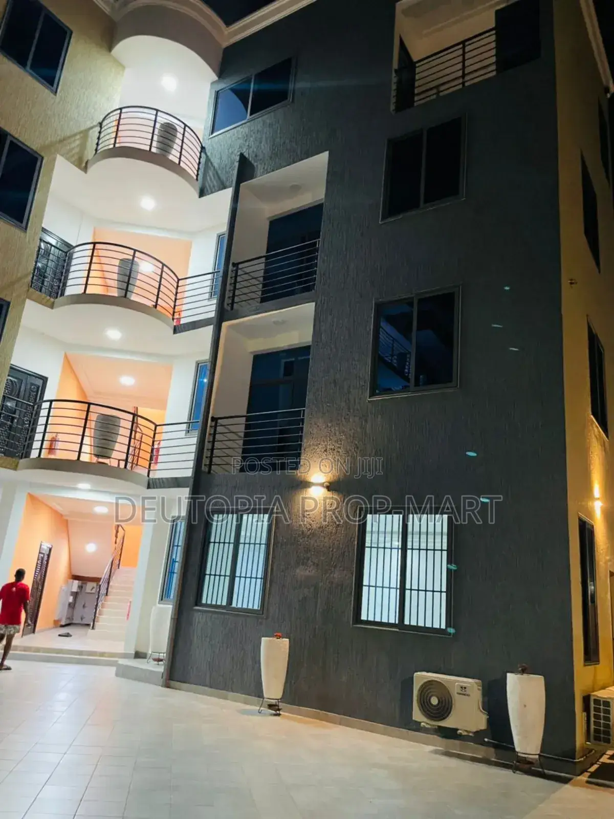 2bdrm Apartment in The Utopia, Tema Metropolitan for rent