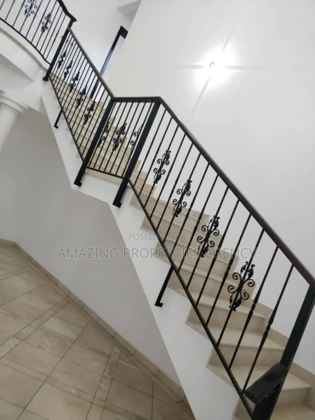 5bdrm House in Adjiriganor for sale