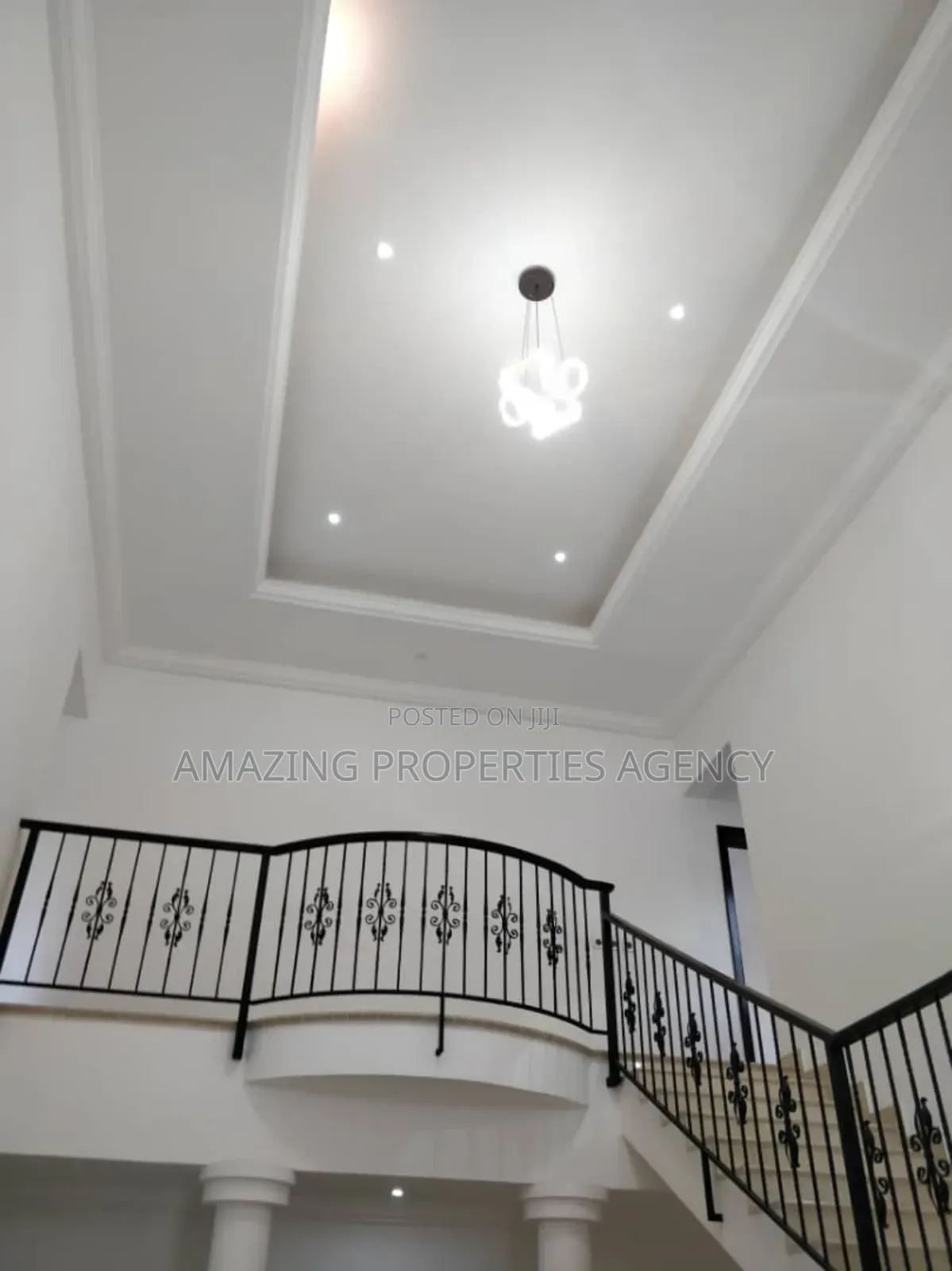 5bdrm House in Adjiriganor for sale