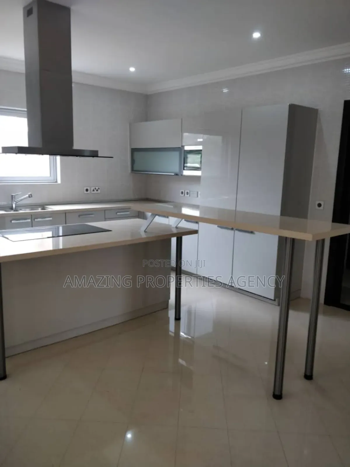 5bdrm House in Adjiriganor for sale