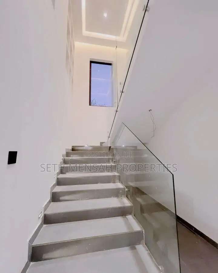 4bdrm House in Skm, East Legon for sale