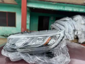 Honda CR-V 2016/2017 Headlight Available