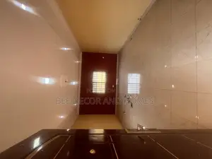 3bdrm House in Bee Decor & Homes, Old Ashomang for sale