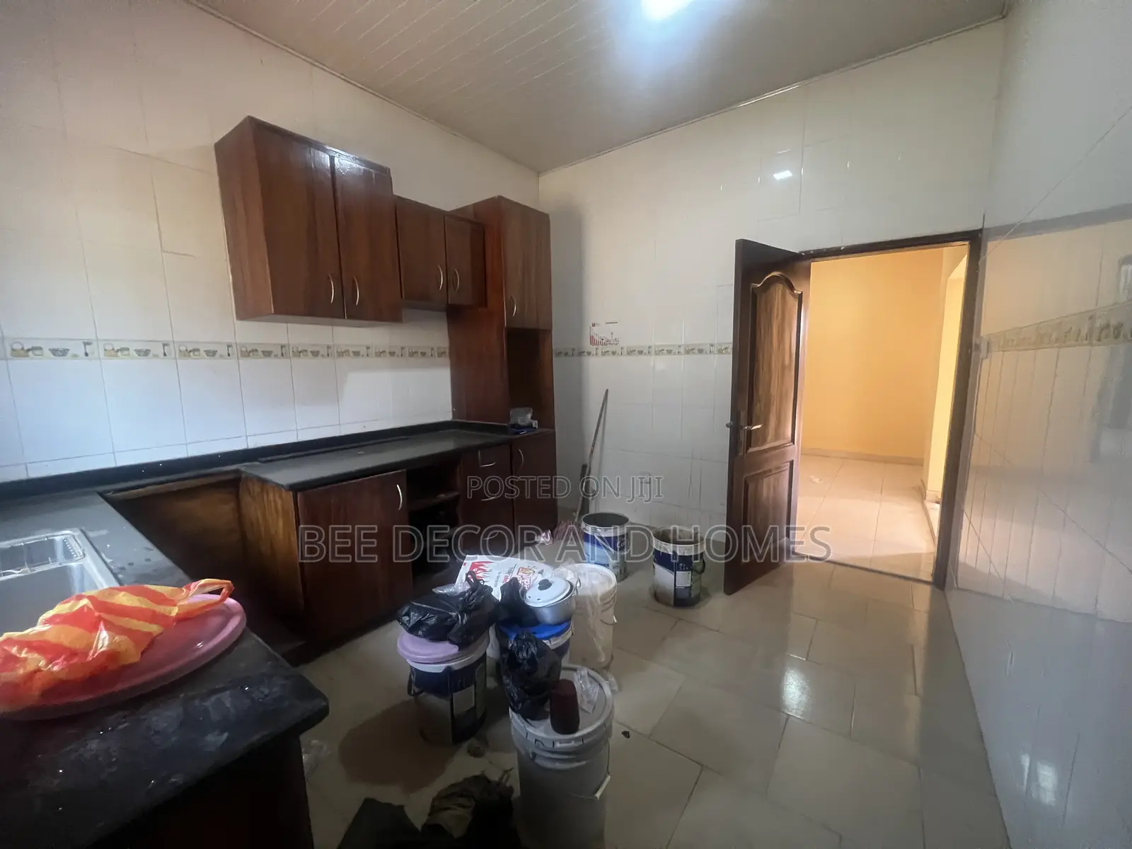 3bdrm House in Bee Decor & Homes, Old Ashomang for sale