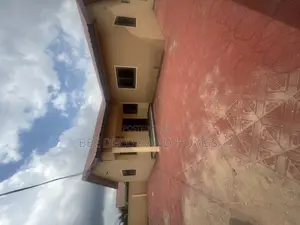 3bdrm House in Bee Decor & Homes, Old Ashomang for sale