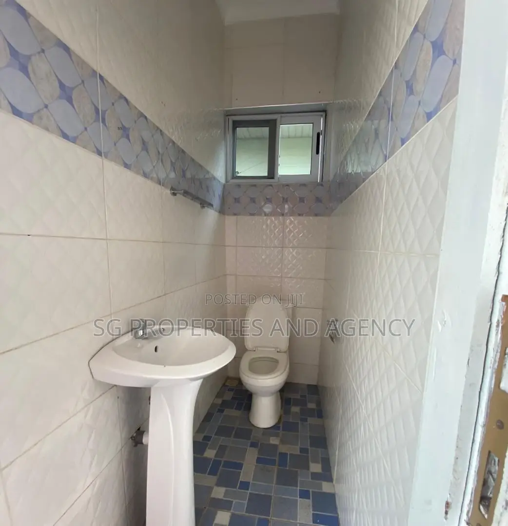 3bdrm House in Batsonaa, Spintex for rent