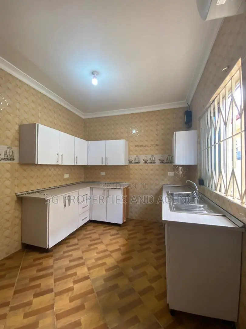 3bdrm House in Batsonaa, Spintex for rent