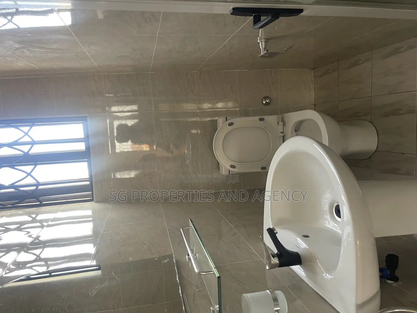 3bdrm Apartment in Batsonaa, Spintex for rent