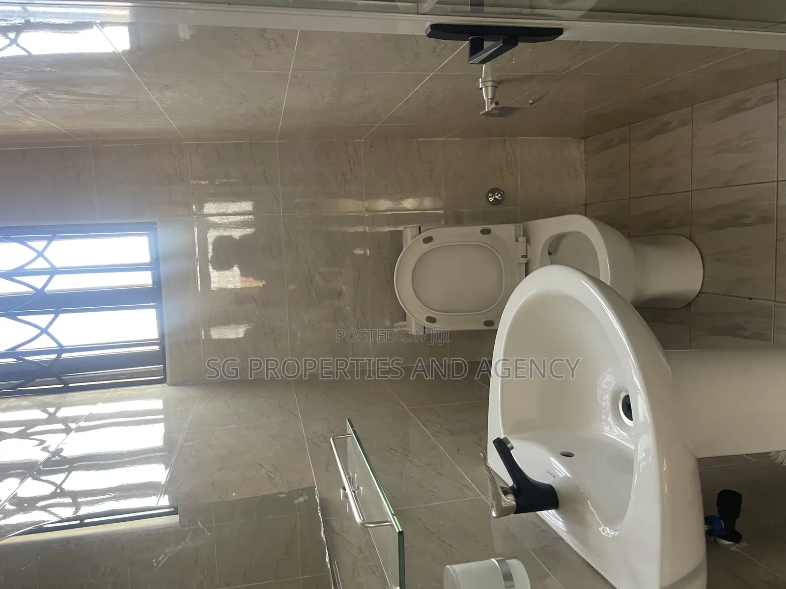 3bdrm Apartment in Batsonaa, Spintex for rent