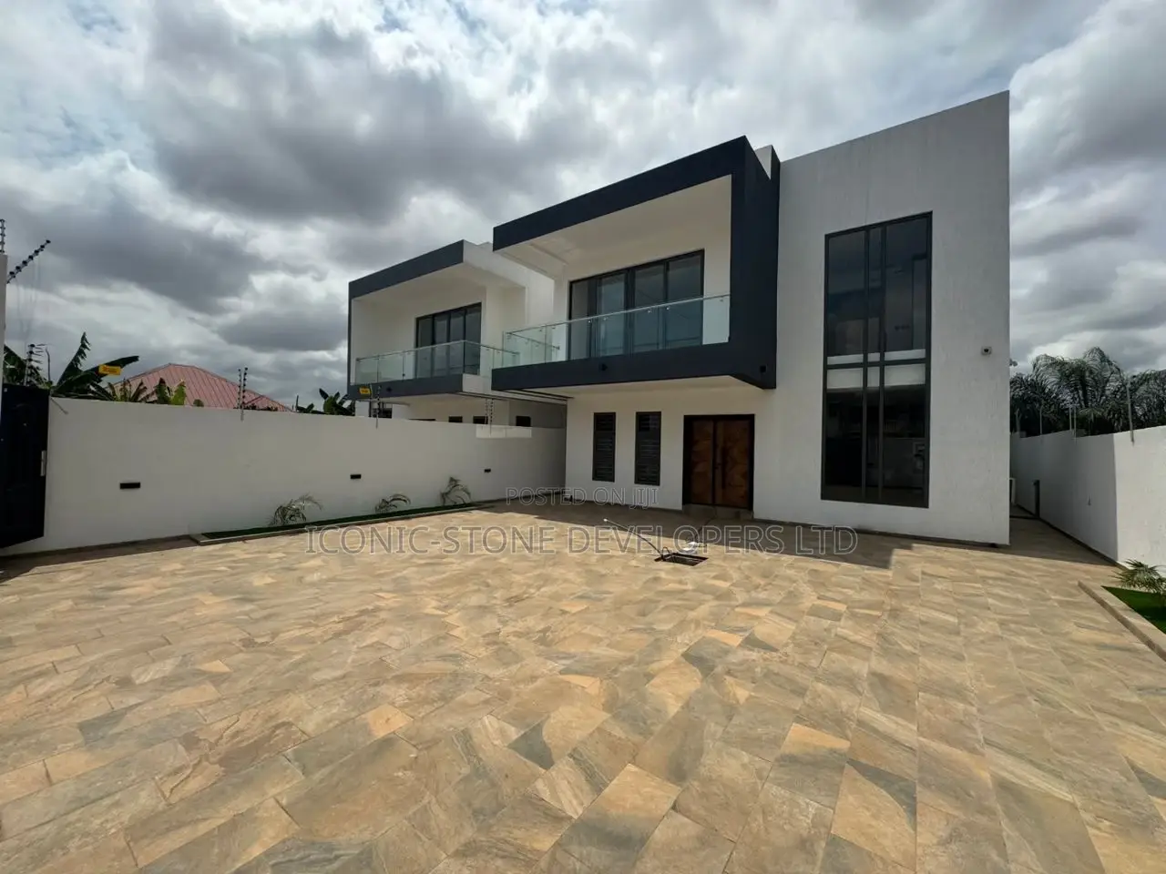 4bdrm House in Adenta for sale