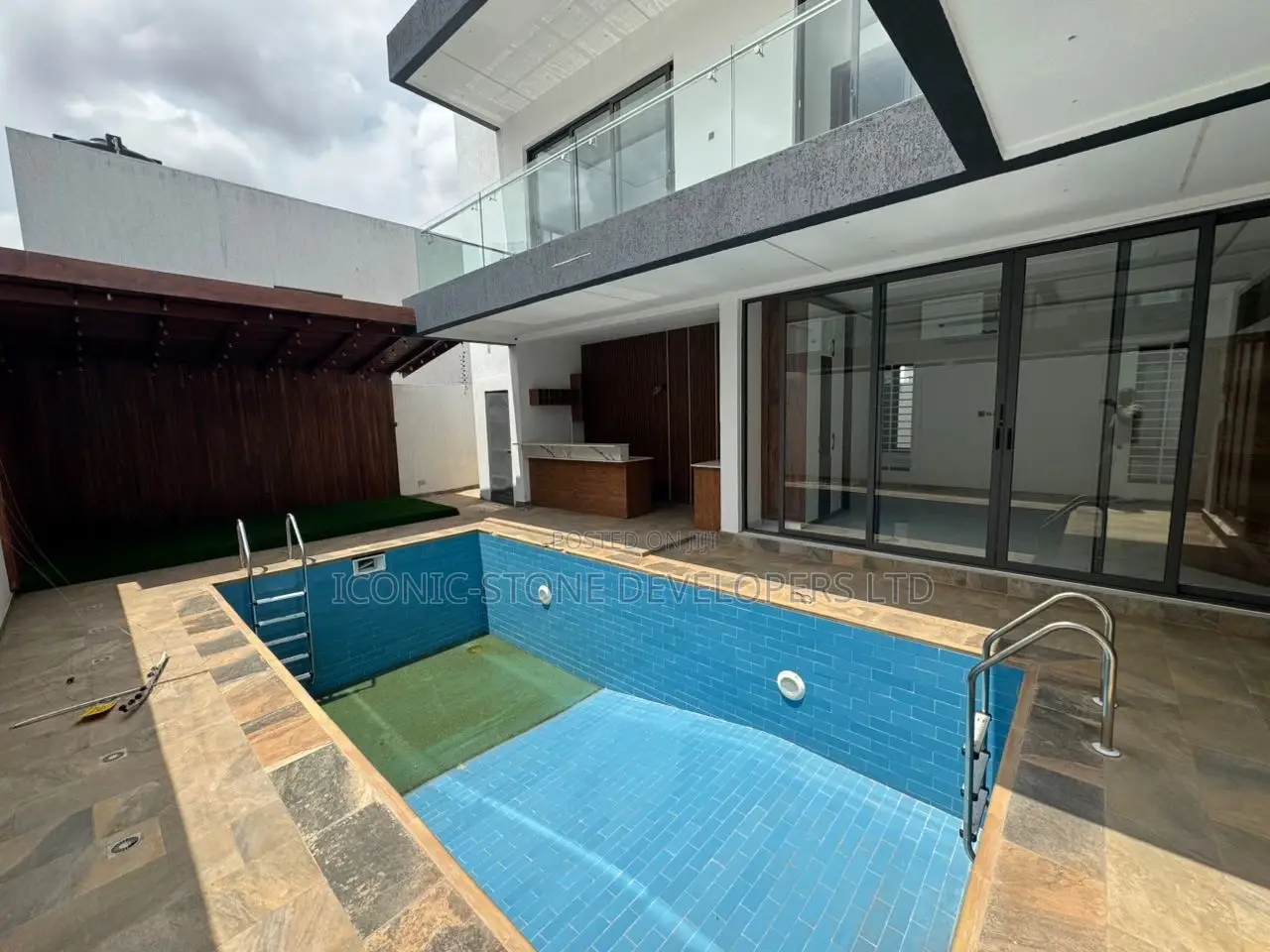4bdrm House in Adenta for sale