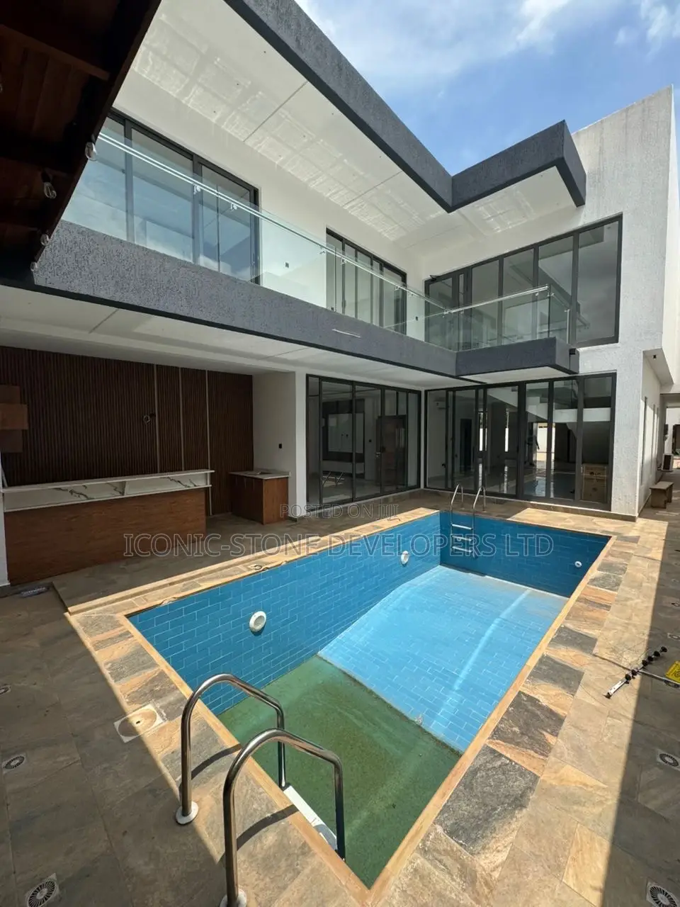 4bdrm House in Adenta for sale