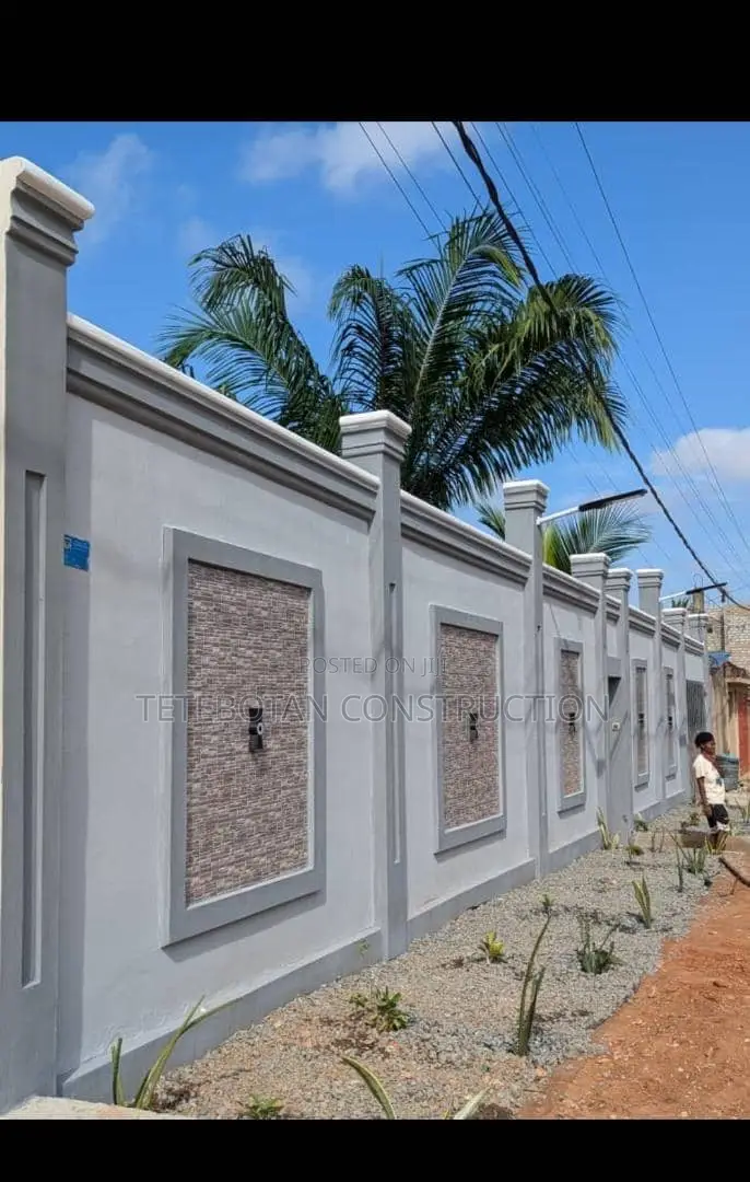 Fence Wall Design's Decor Molding by Hand Using Mortar