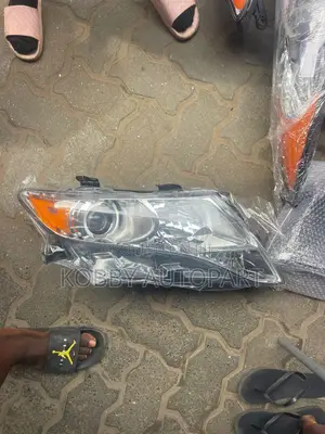 Toyota Venza Headlight 2009 2010 2011 2012 2013
