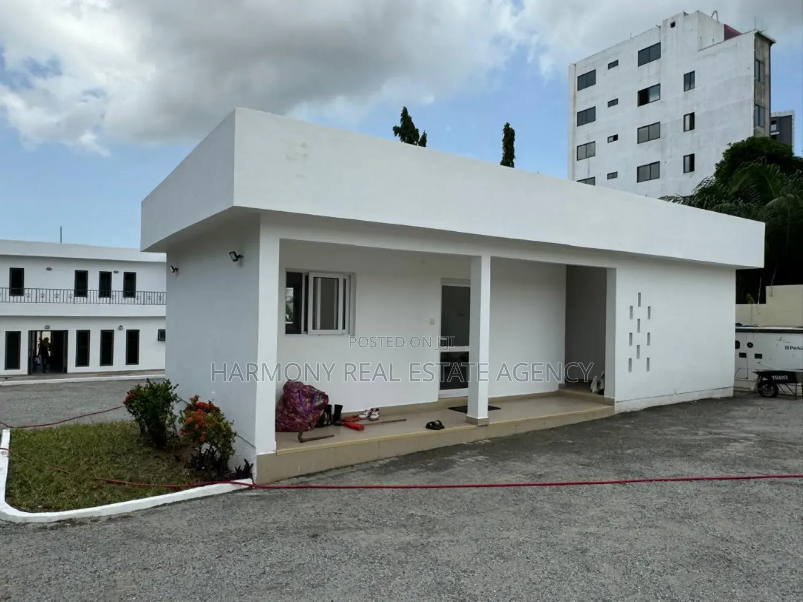 7bdrm House in Airport Residential Area for rent