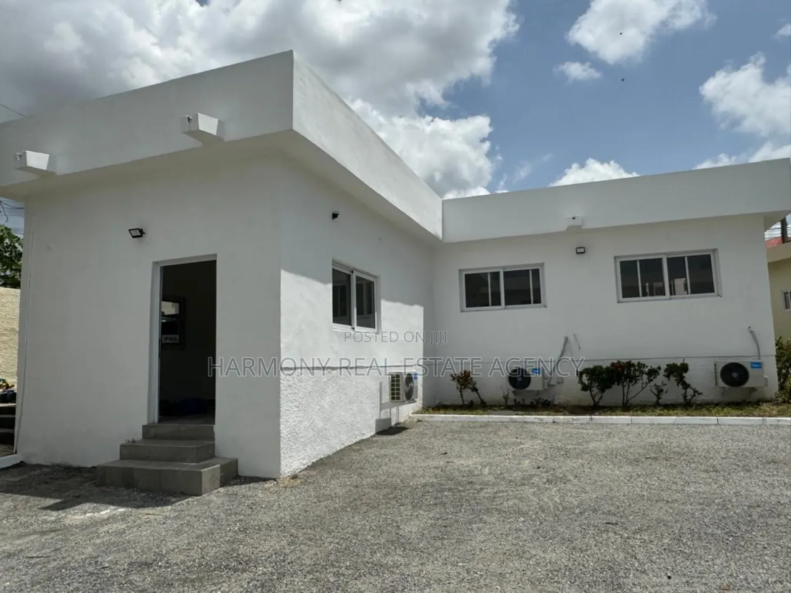 7bdrm House in Airport Residential Area for rent