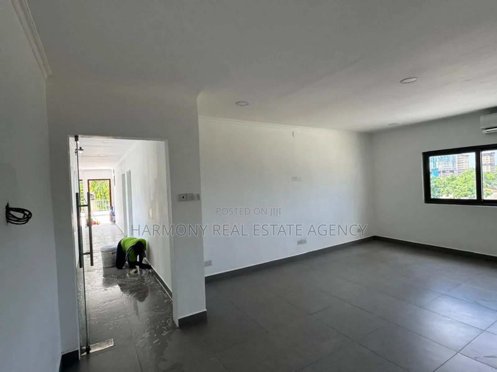7bdrm House in Airport Residential Area for rent