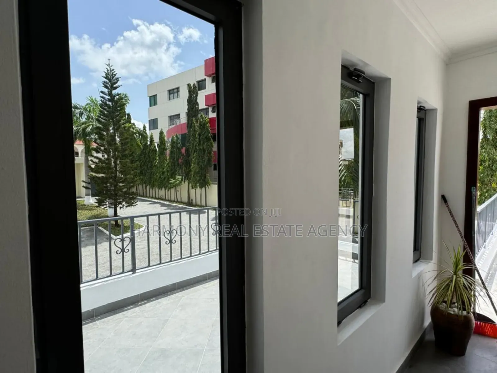 7bdrm House in Airport Residential Area for rent