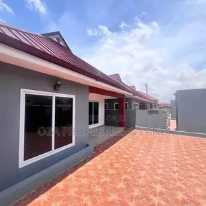 3bdrm House in Ashaley Botwe -, Lake Side Estate for sale