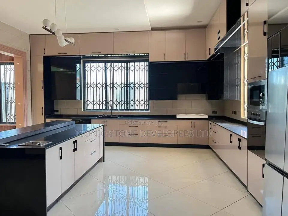 5bdrm House in East Airport for sale